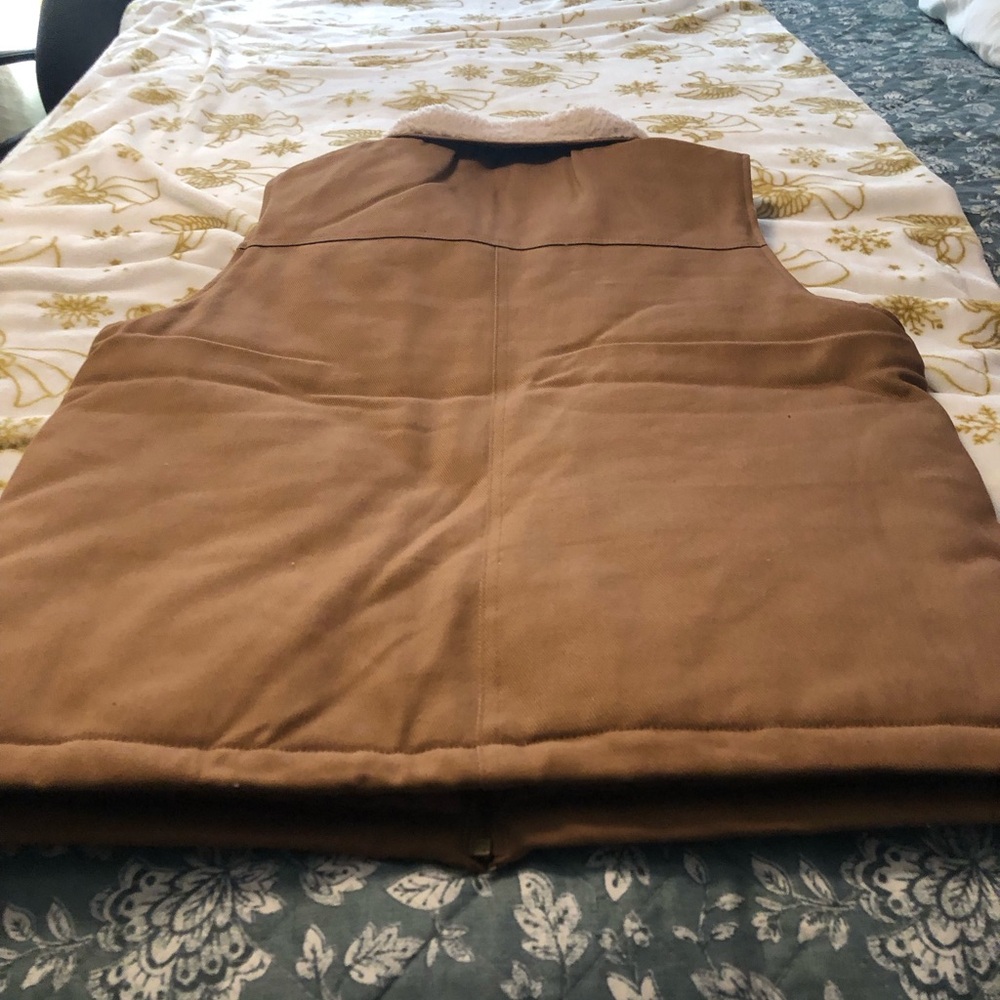 Men's Brown Sherpa-Lined Vest - Picture 2 of 6